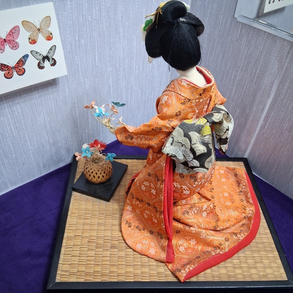 Vintage Japanese Geisha Nishi Doll Oyama Tatami Mat & Flowers - Picture 6 of 16